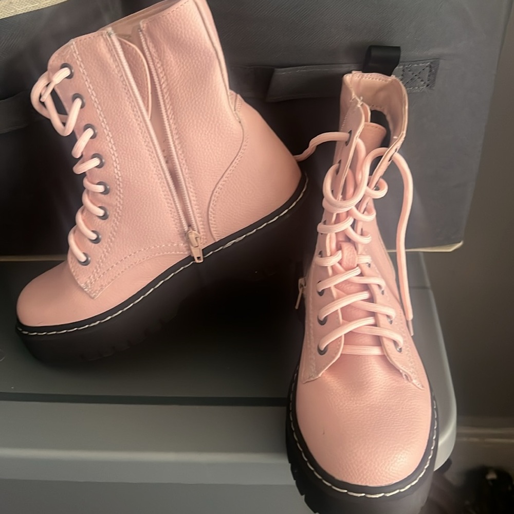 Boots - Picture 3 of 4